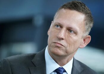Early Facebook Backer Peter Thiel to Resign From Meta